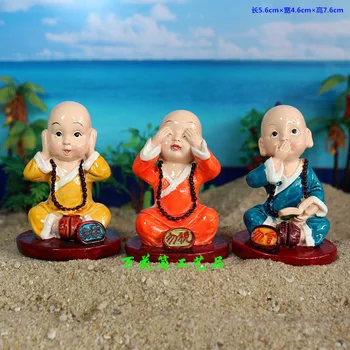 Третий монах, не слушай, не смотри, не говори, не говори, третий монах, не смотри, не слушай, не говори, кукла из песочной смолы.