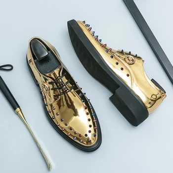 Весенняя модная дизайнерская обувь Золотистые кожаные туфли Мужские Лоферы из лакированной кожи Ручной работы для ночного клуба и вечеринок Повседневная обувь